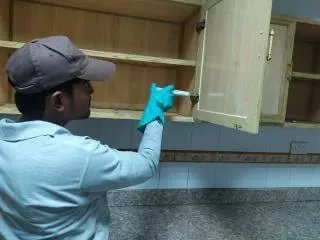 معالجة خزائن المطبخ